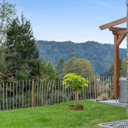 Steinrose Ferienhaus *